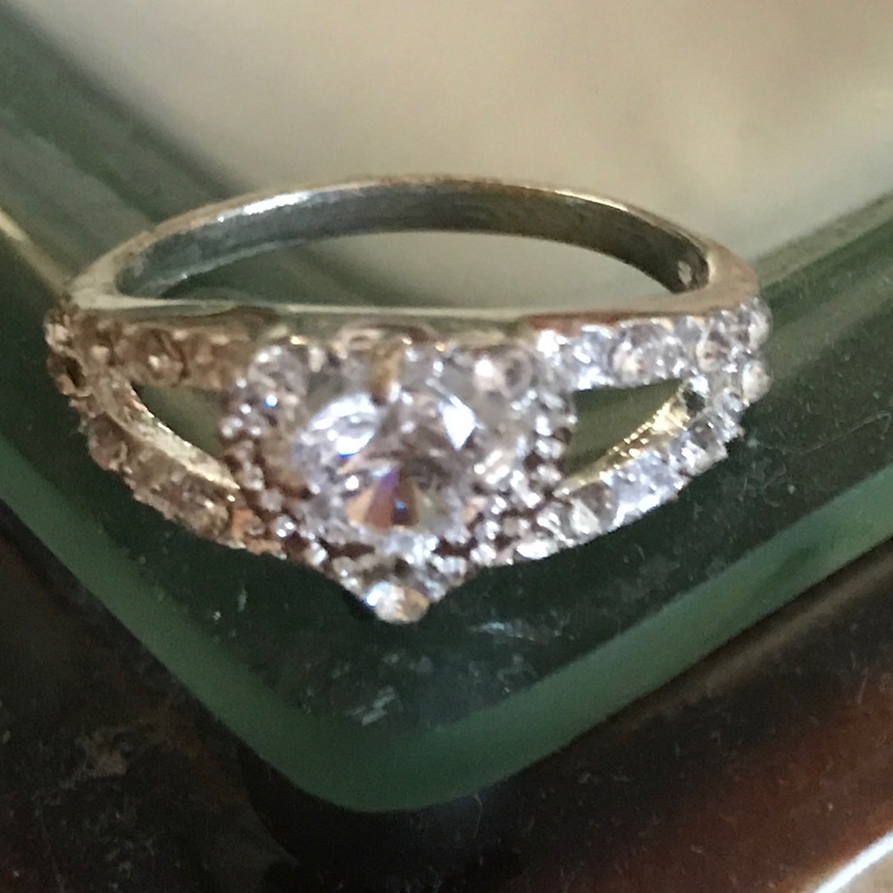 Cute sparkly heart ring