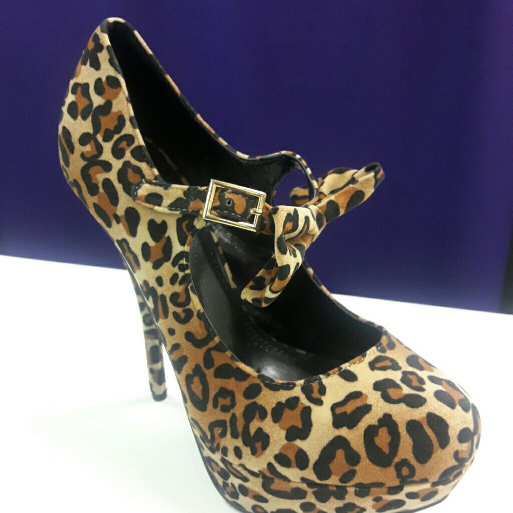 👠NWT👠Leopard platform