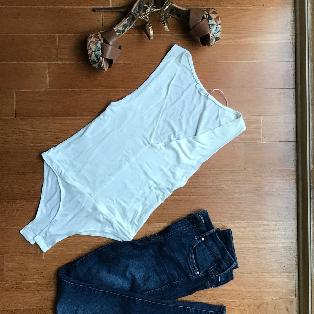 Honey punch white body suit, brand new, M