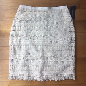 Beautiful Tommy Hilfiger Ivory lace skirt - Size 4