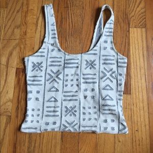 URBAN OUTFITTERS patterned crop top!