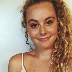 Meet your Posher, Chloe