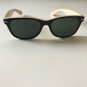~HOST PICK~ Ray-ban wayfarer Black and Tan