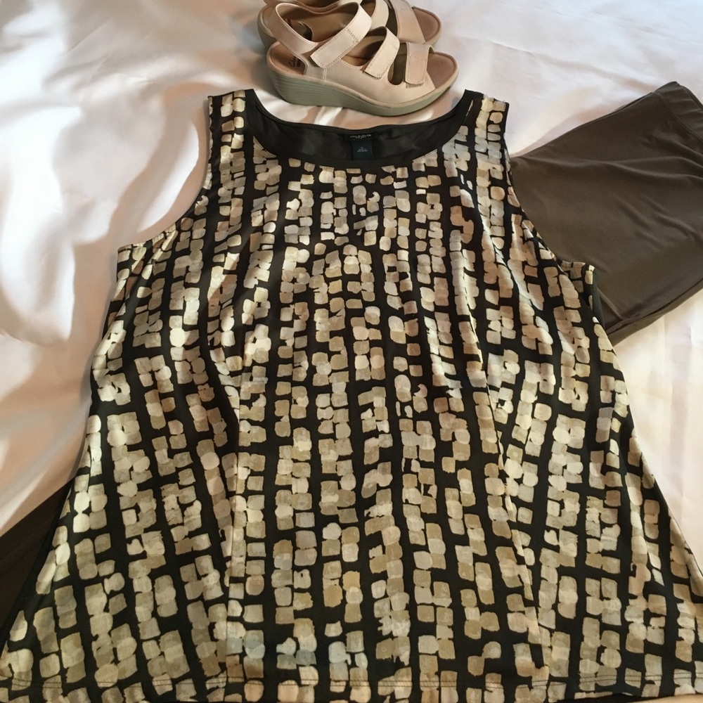 Ann Taylor tank top in browns and cream.