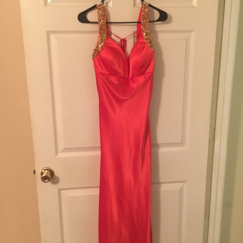Women's formal gown.  Size 12 but fits small.