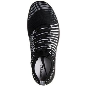 WMNS Nike Free Transform Flyknit Training Sneakers