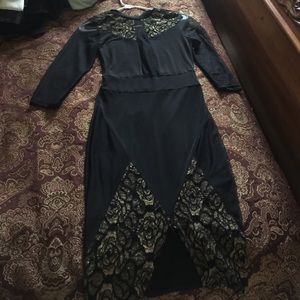 I am selling a formal dress gold and black!