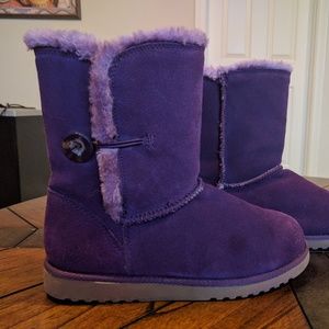 Purple boots (like Uggs)