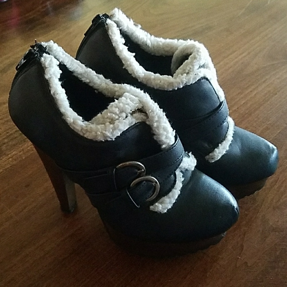 Black fuzzy buckle booties