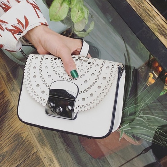 Last 1! White Hollow Out Bag - Picture 2 of 7