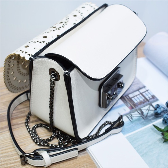 Last 1! White Hollow Out Bag - Picture 3 of 7