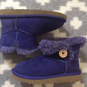 Toddler Girls Uggs. Size 11.