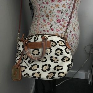 👜🐆💘Dooney&Burke cheetah cross body purse