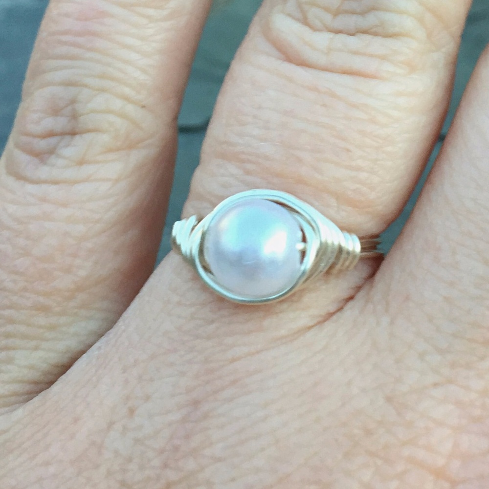 Silver wire ring with white pearl size 7