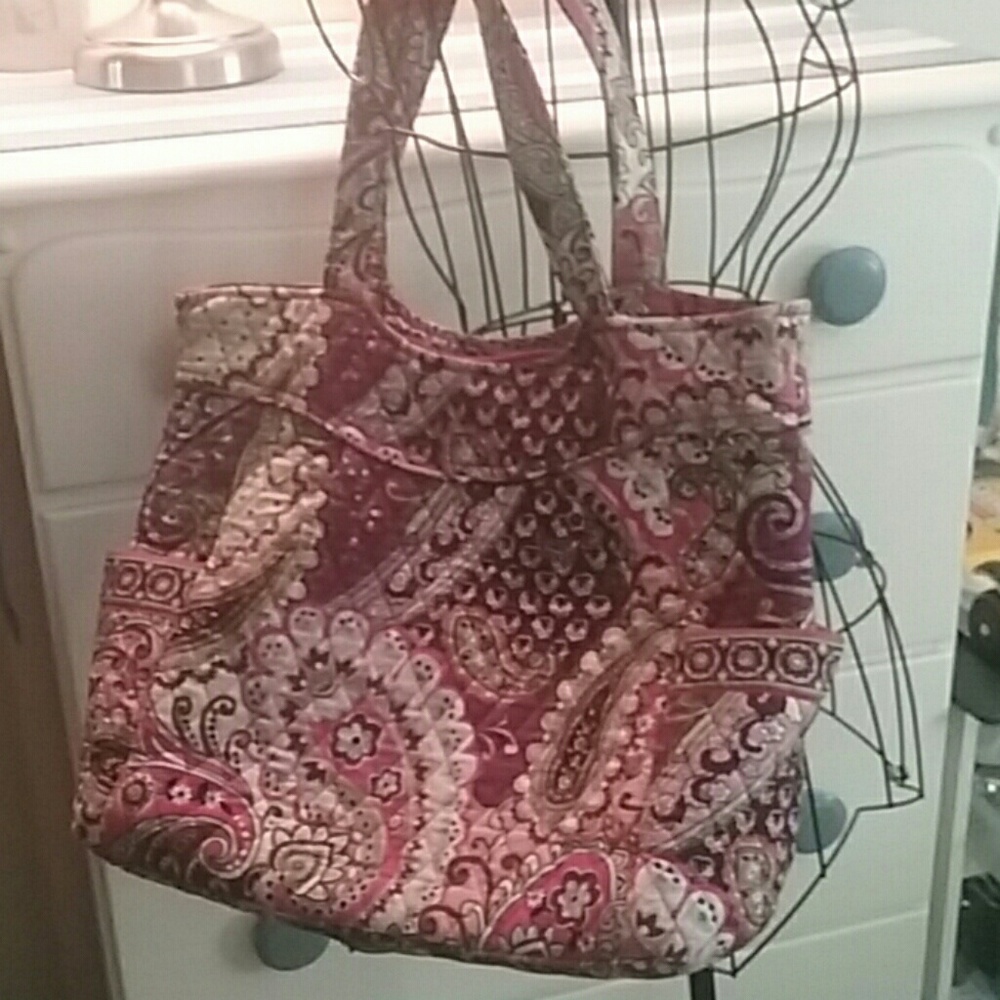 Shoulder tote with pockets.