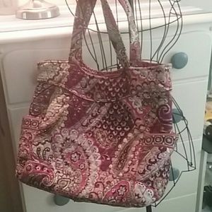 Shoulder tote with pockets.