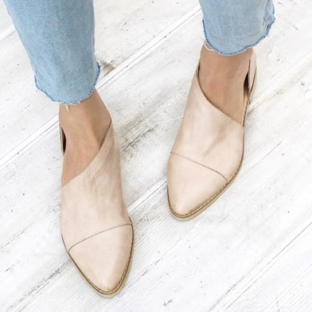 💎 LAST 1/ SIZE 6 Stone Royale Closed Toe Flats - Picture 2 of 5