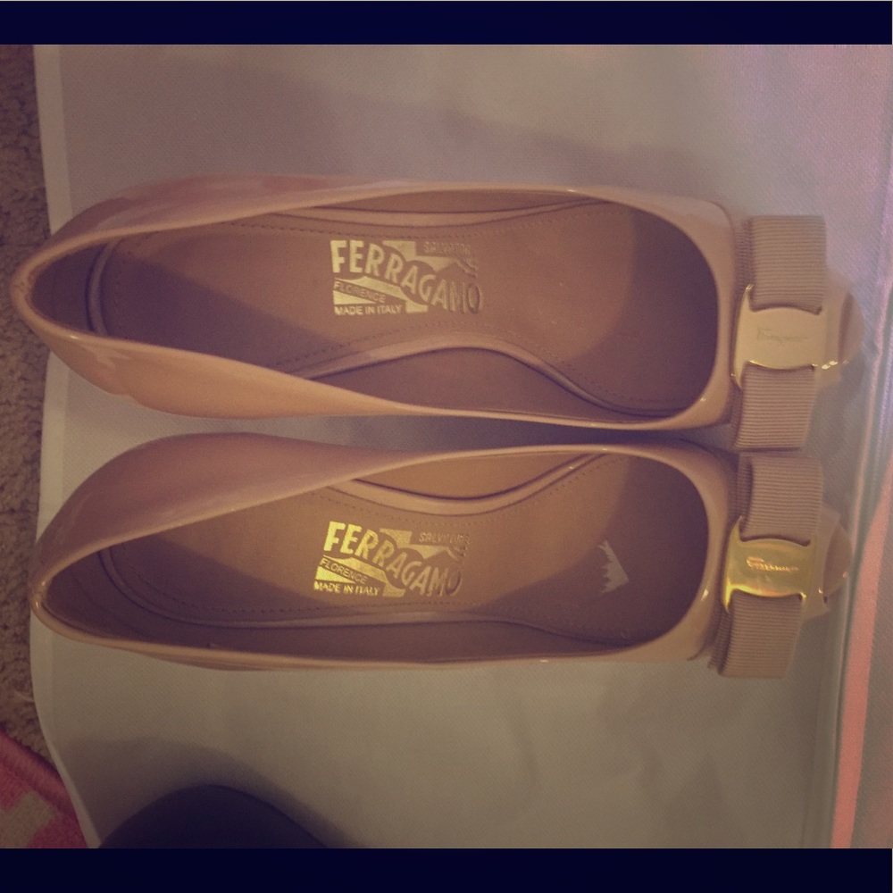 Salvatore Ferragamo peep-toe vara pumps