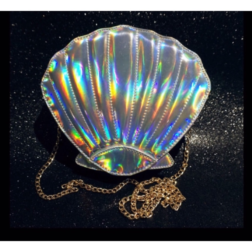 LAST ONE! ‼️ Iridescent Mermaid Seashell Purse - Picture 6 of 8