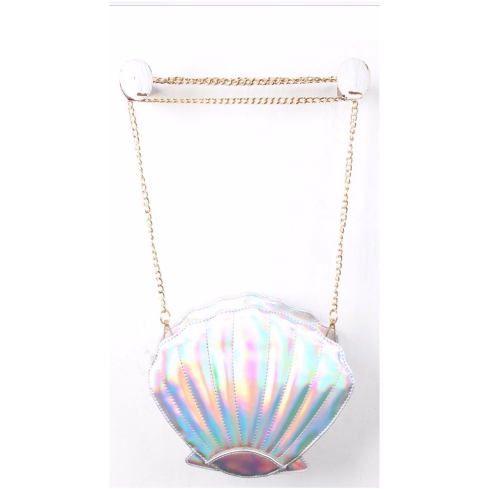 LAST ONE! ‼️ Iridescent Mermaid Seashell Purse - Picture 3 of 8