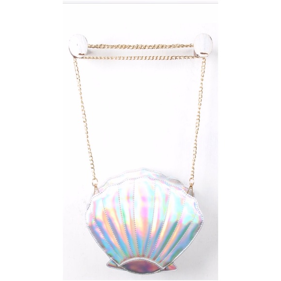 LAST ONE! ‼️ Iridescent Mermaid Seashell Purse - Picture 3 of 8