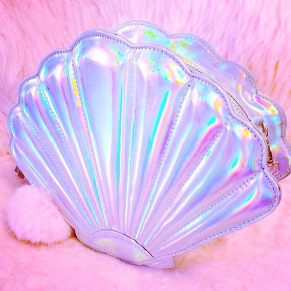 LAST ONE! ‼️ Iridescent Mermaid Seashell Purse - Picture 5 of 8