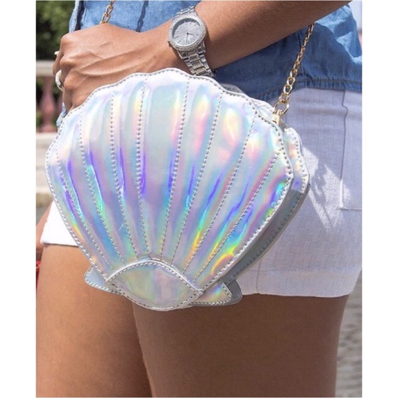 LAST ONE! ‼️ Iridescent Mermaid Seashell Purse - Picture 2 of 8