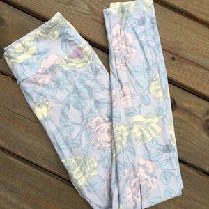 Lularoe OS Leggings in a rose print
