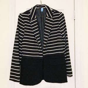 Black and White Stripe Blazer with Pockets