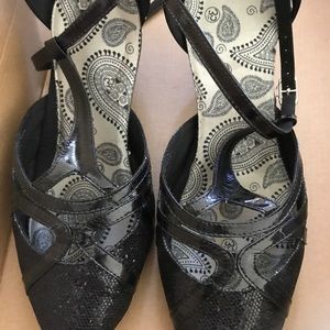 Dance shoe