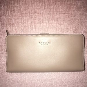 🔴 Coach Slim Wallet Never Been Used - Stone Color