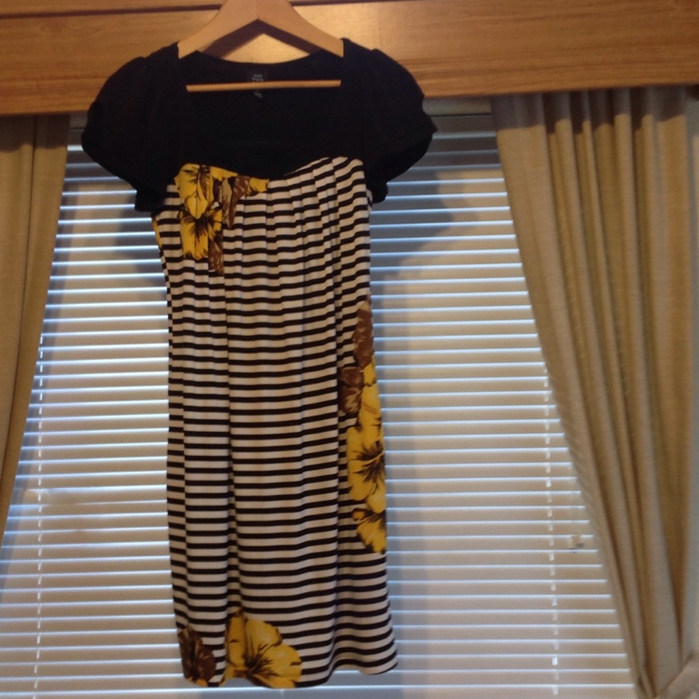 Short sleeve dress