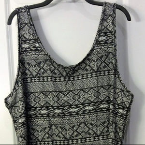 Forever 21+ Black & White Patterned top 3x