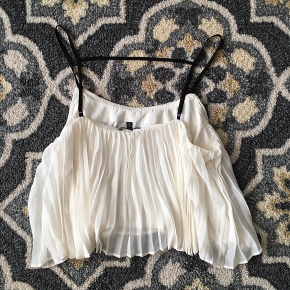 Express Ruffle Crop Top - Picture 2 of 2