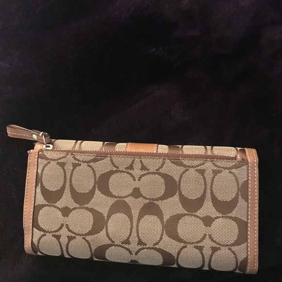 NWT Coach Corner Zip Wristlet Wallet In Signature Canvas  Coach Wallet
