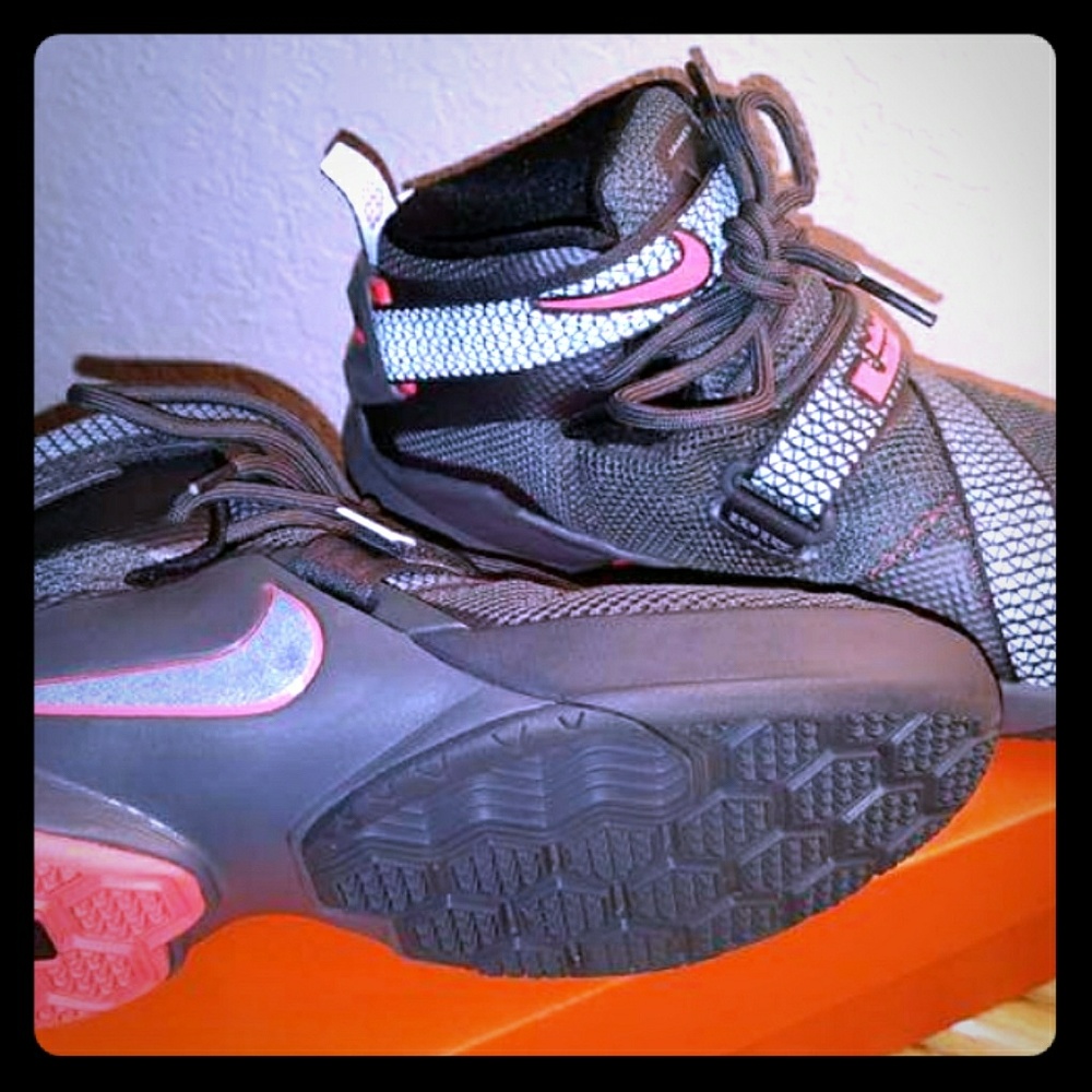LeBron Nike Soldier IX Basketball (Youth 5.5)
