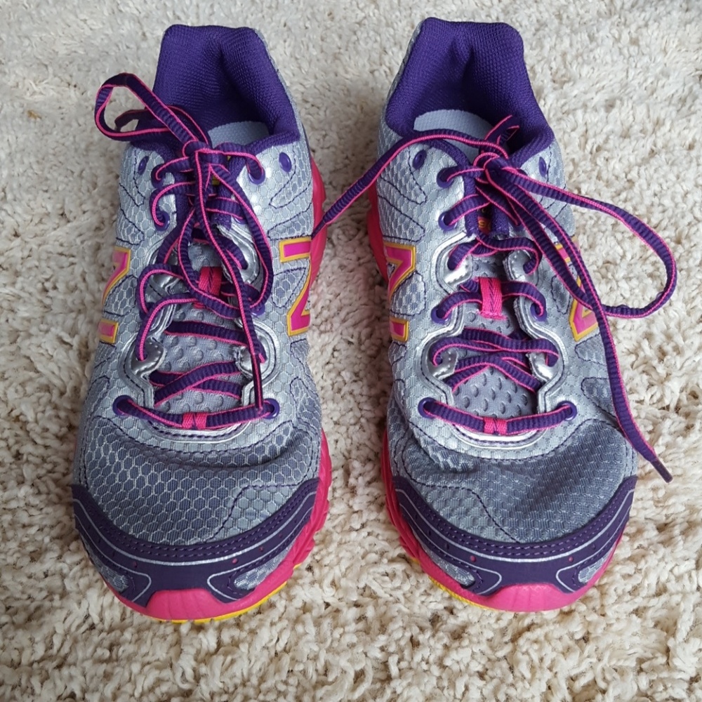 New Balance Women's 590 V2 Running Shoes