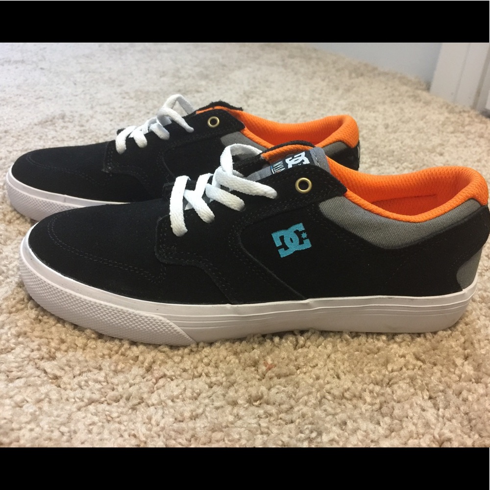 Boys DC shoes size 3