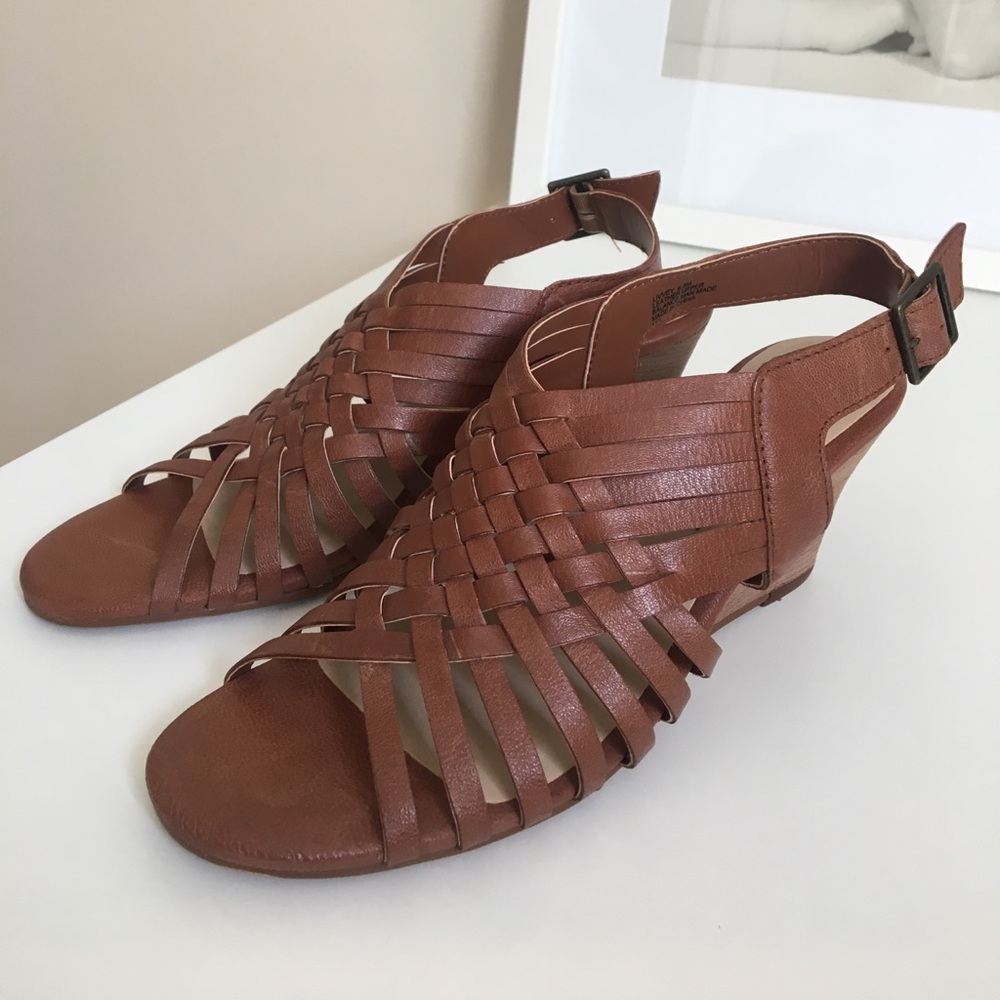 NWT Steven Madden Wedge Size 6.5