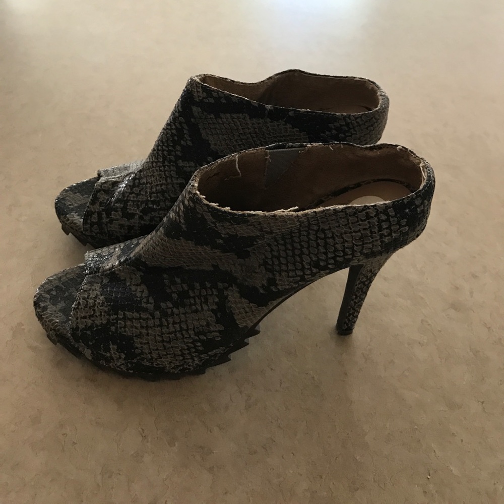 Shoes. Small size 9. Can fit a size 8