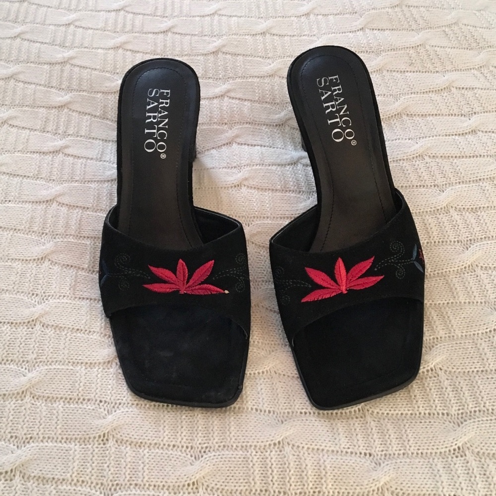 Black suede sandals- really cute!