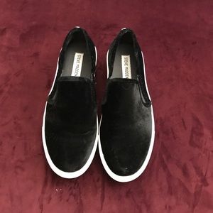 Steve Madden slip on shoe