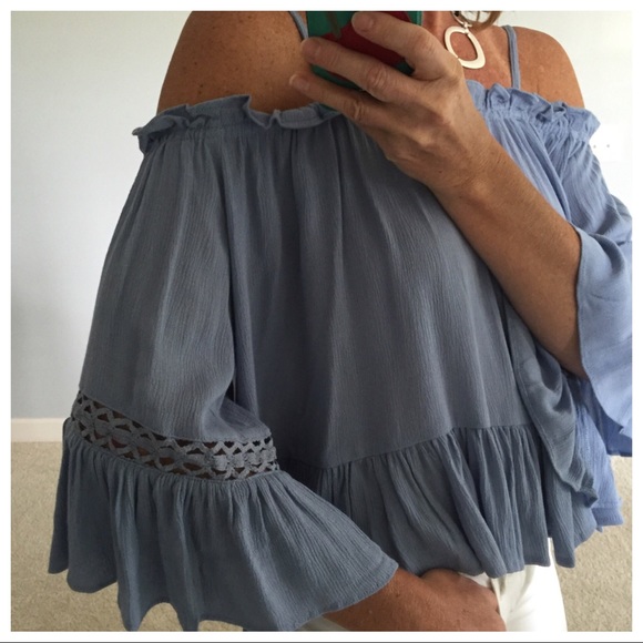 ❤️1 SMALL LEFT❤️Host Pick❤️Off The Shoulder Top - Picture 3 of 4