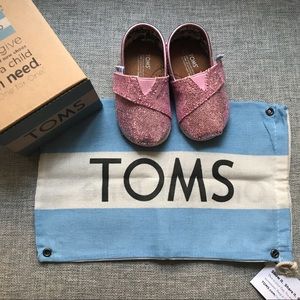 NWT NIB TOMS Toddler Girls Shoes