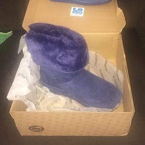 NEW IN BOX LAM UGG-like blue boots size 8!