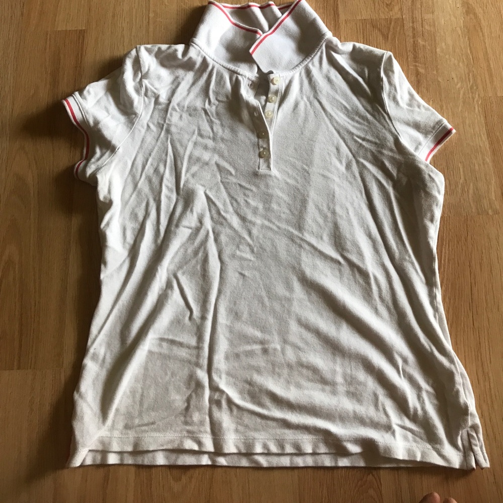 White collar t-shirt.