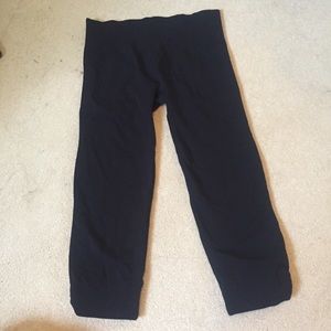 Athletic capris leggings