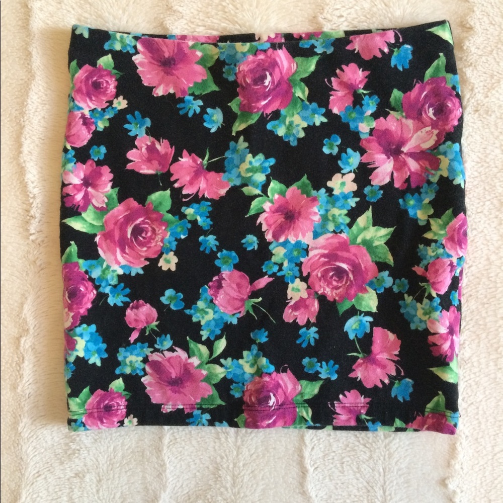 • SOLD • Forever 21 black floral bodycon skirt