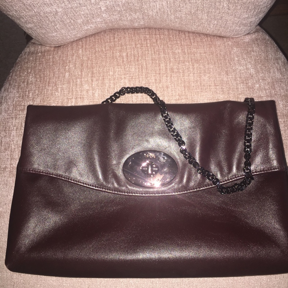 🔴 Coach Turnlock Clutch in Leather 33532
