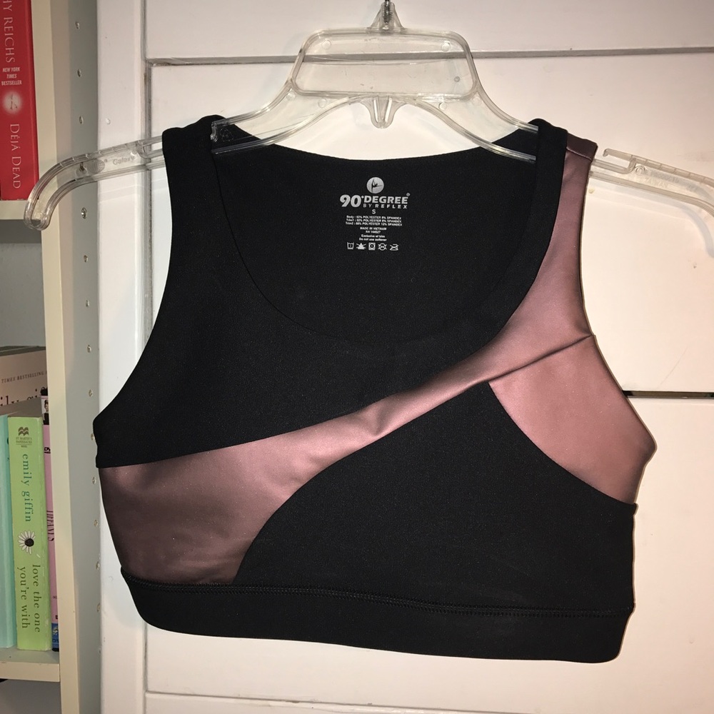 *DONATING  TOMORROW* NWOT Cute Sports Bra! 💪🏽